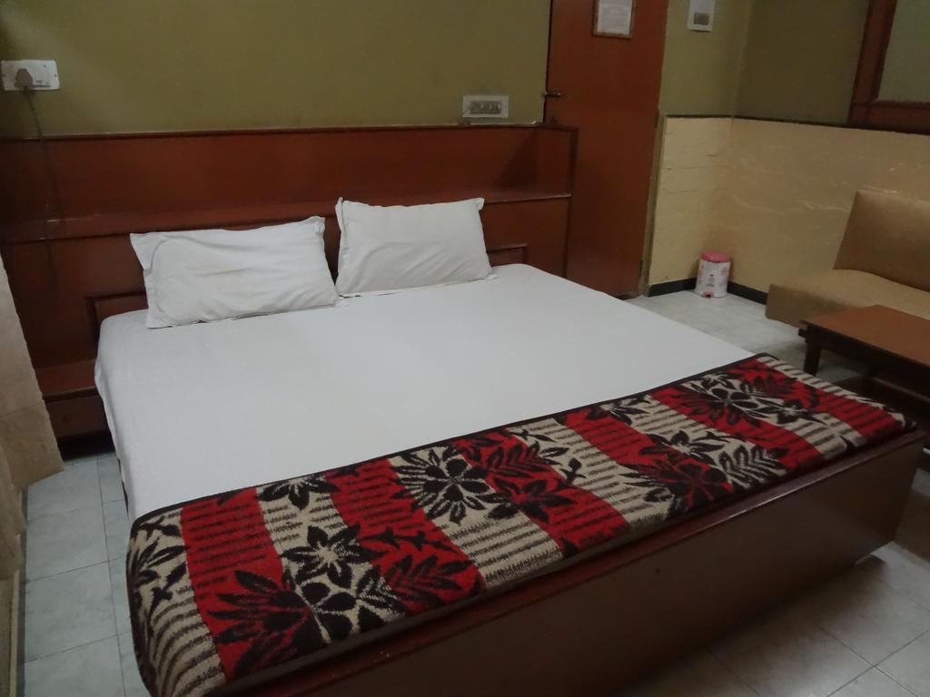 Happy Hotel Mumbai (Bombay)